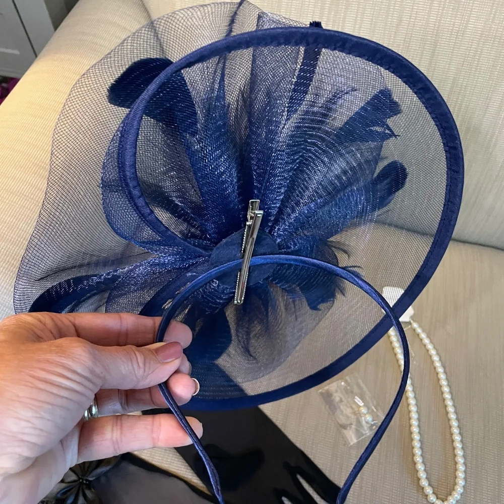 Fascinator/hat, glove, necklace & earring set (New) - Picture 4 of 6